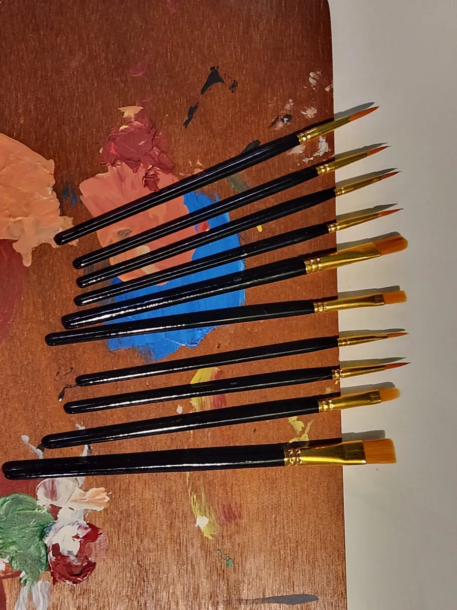 Multi-purpose paint brushes